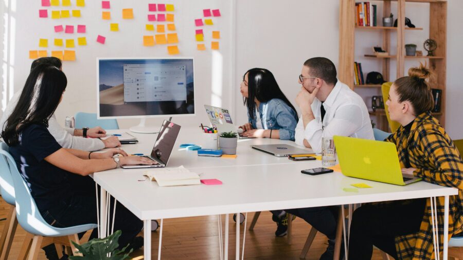 Why More Businesses Are Turning to Fractional Sales & Marketing Consultants